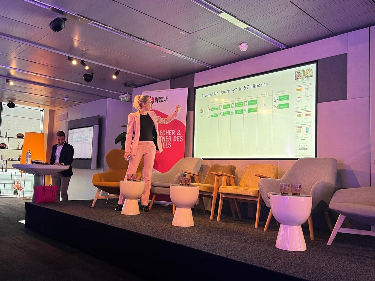 Denise Stadtegger als Speakerin bei einer Präsentation